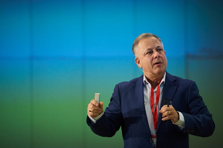 Dr. Jorge Cubrías, ponencia Biología del pensamiento y medicina de precisión en SESAP